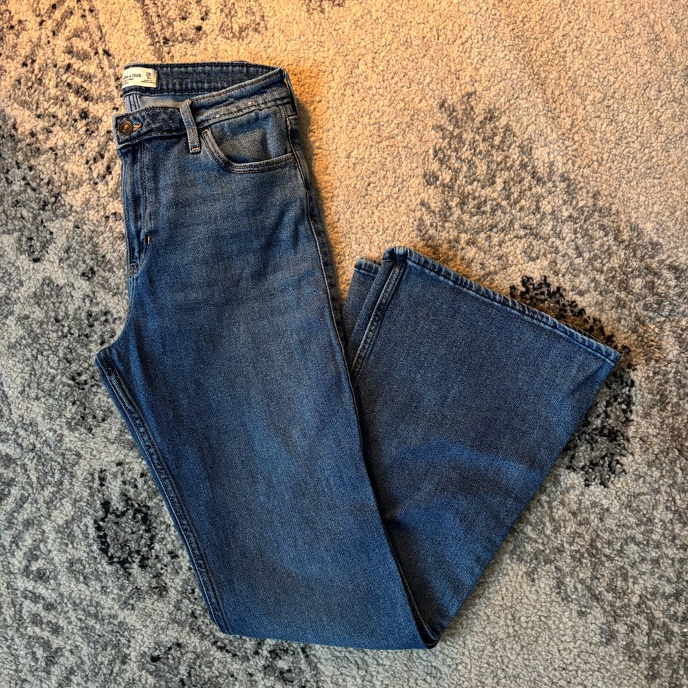 Abercrombie & Fitch | High Rise Flare Jeans